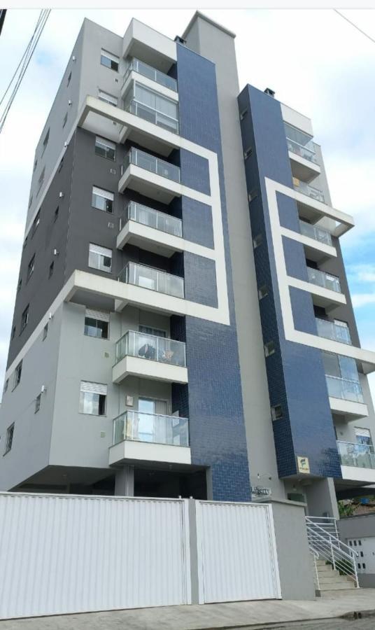 Agradavel Apartamento Em Bairro Silencioso... Камбориу Экстерьер фото